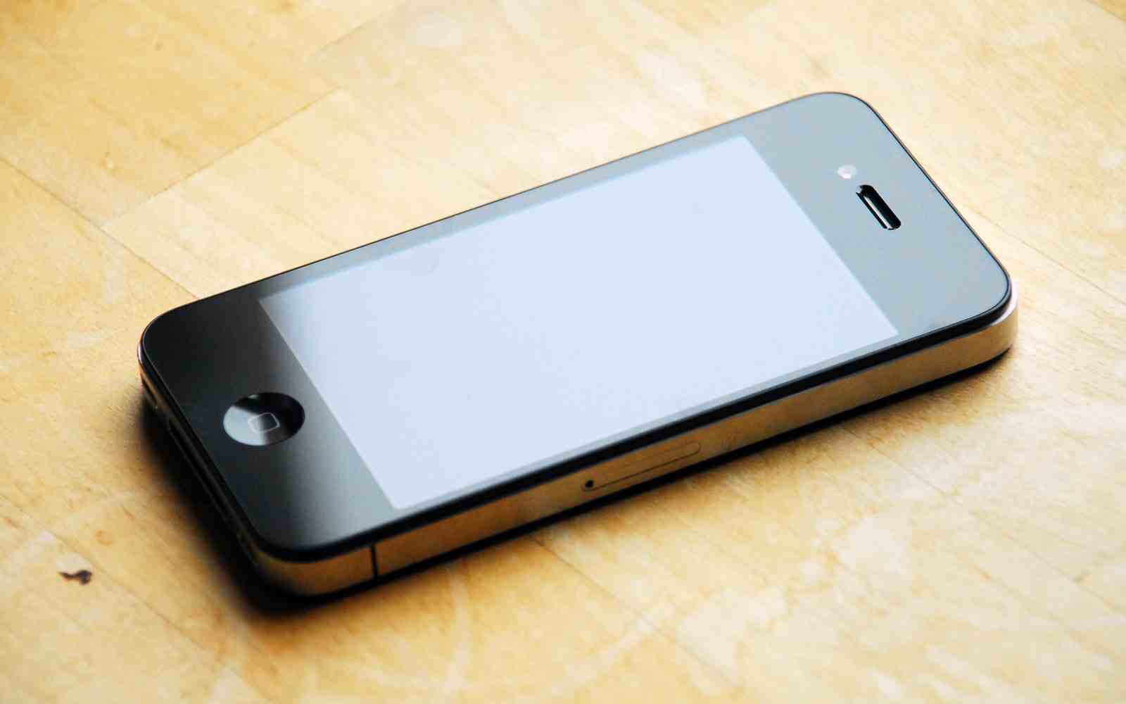 iPhone 4 Brand New Factory Unlock 32 gb With ALL large image 0