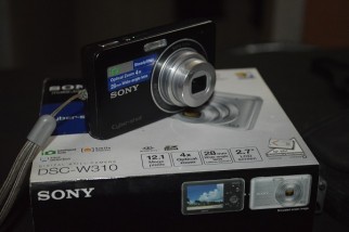 SONY CYBER SHOT 12.1 MEGAPIXEL CAMERA FULL BOXED