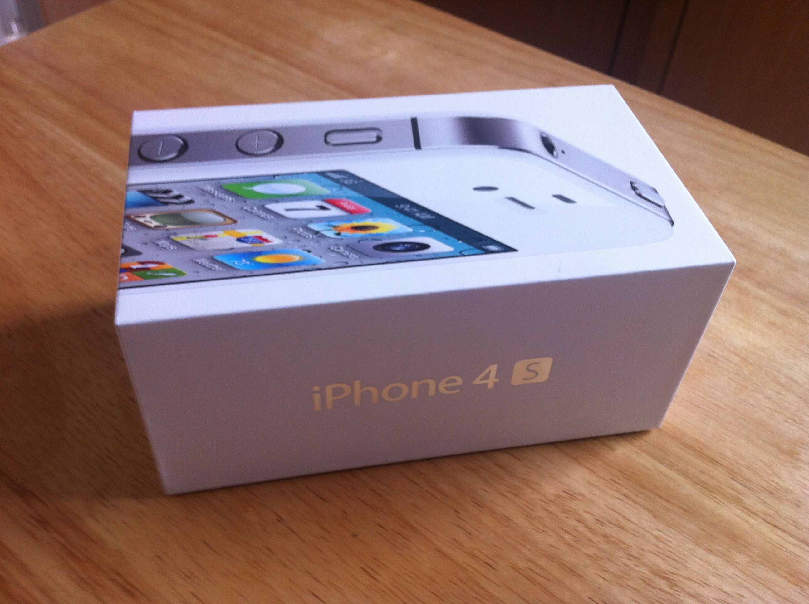 intact iphone 4s 16gb black and white full boxed large image 0