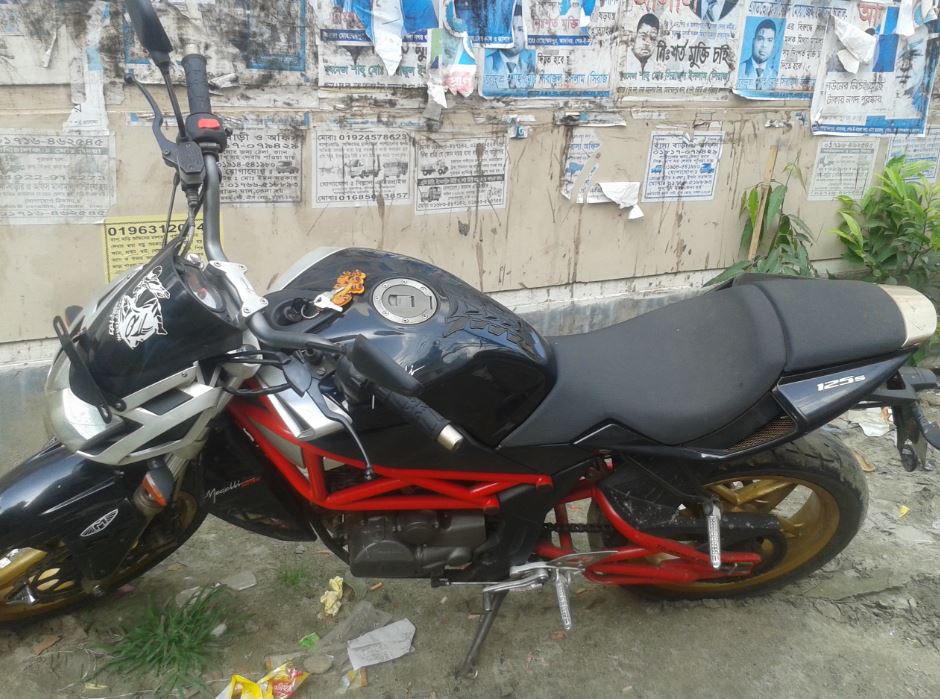 Megelli 125s use 8500km only showroom condition large image 0