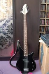 Yamaha ERB070 bass guiter