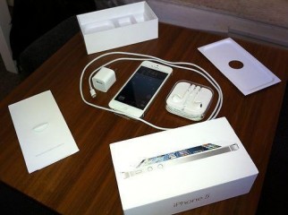 we are offering Brand new Apple iphone 5 32gb