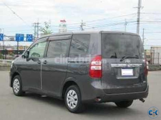 Toyota X Noah 2011 Gray large image 0