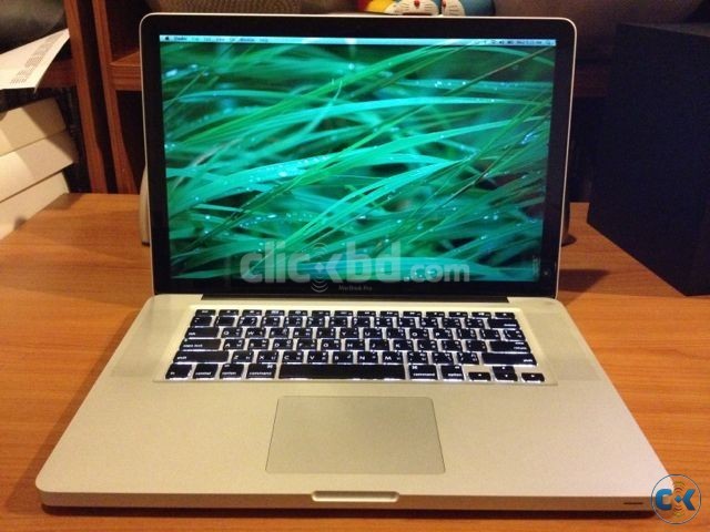 MacBook Pro 15-inch 2.53GHz Core 2 Duo 4GB RAM 250GB HDD large image 0