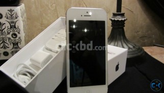 Brand new unlocked Apple iPhone 5 32GB with warranty