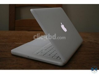 Apple Mac Book Core 2 Due 500GB HDD 13 Display