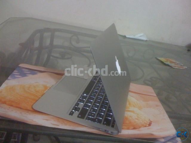 Apple MacBook Air A1465 i5 large image 0