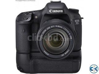 Canon EOS 7D Body Only Canon BG-E7 Battery Grip