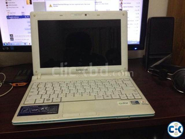 Samsung net book White and Blue combination.Almost New large image 0