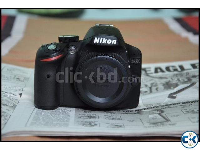 Nikon D3200 DSLR almost new  large image 0