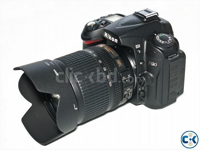 Nikon D90 with 18-105mm Lens and more large image 0