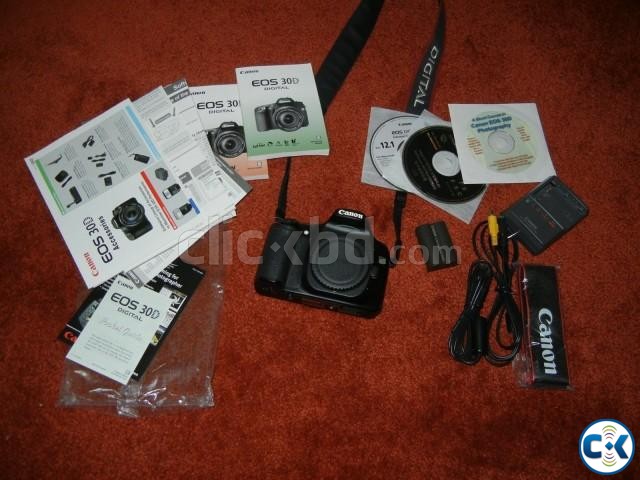 Canon EOS 30D 8.2 MP Digital SLR Camera - Black large image 0