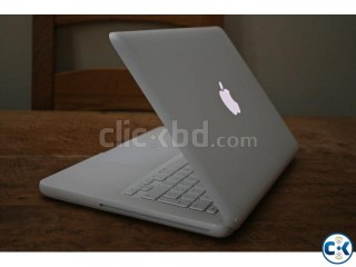 Apple MacBook 4GB Ram 320GB HDD 4Hours Charge