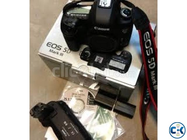 Canon EOS 5D Mark III 22.3 MP Digital SLR Camera - Black - B large image 0