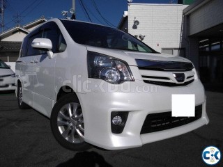 TOYOTA NOAH SI MODEL