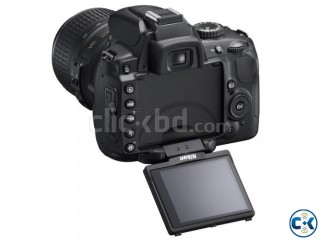 Nikon D5000 DSLR with box