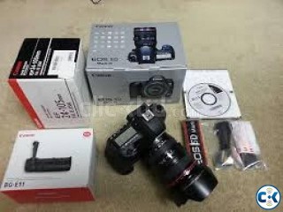 Canon EOS 5D Mark III 22.3 MP Full Frame CMOS with 1080p Fu