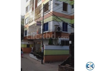 South facing complete ready new flat at Dilu Road new eskato