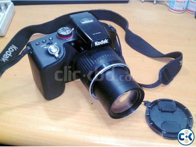 Kodak Z990 Semi DSLR Camera with Remote large image 0