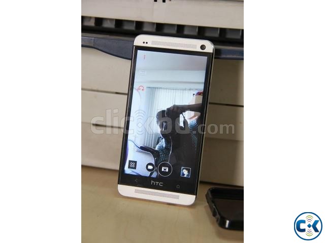 New condition HTC One m7 32gb large image 0