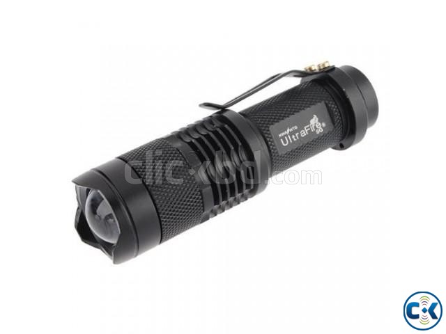 Powerful 300 Lumen Zoomable LED Torch Light large image 0