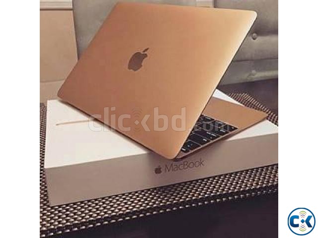 Brand New Apple Macbook Pro 17 Laptop MC226LLA large image 0