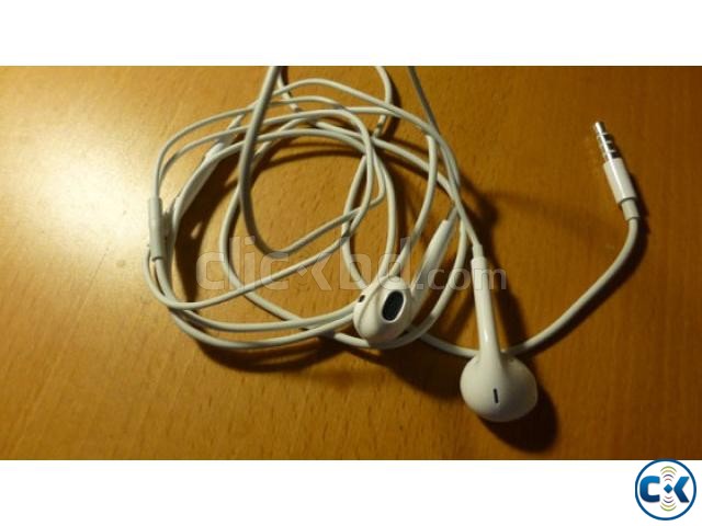 Original Apple Ear pods from Iphone 5s large image 0