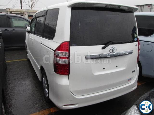 TOYOTA NOAH SI large image 0