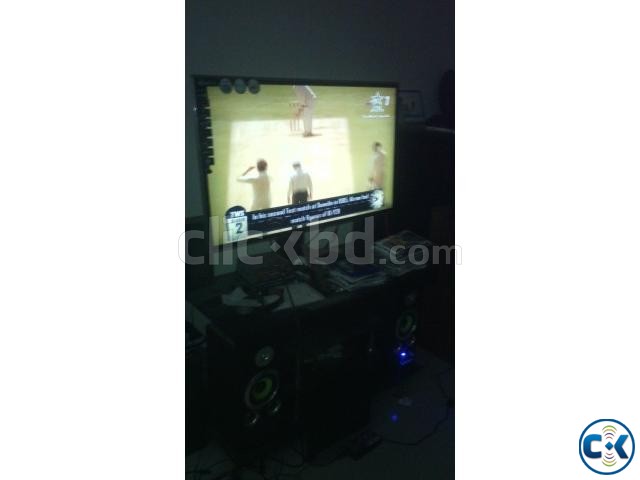 A SAMSUNG 40 FULL HD 3D LED TV WITH A FREE CABINET STAND large image 0