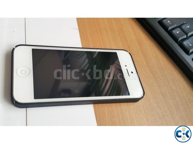 Apple I-Phone 5 White 32 GB Almost Brand New large image 0