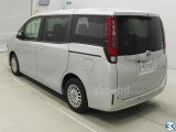 Toyota Noah Hybrid 2014