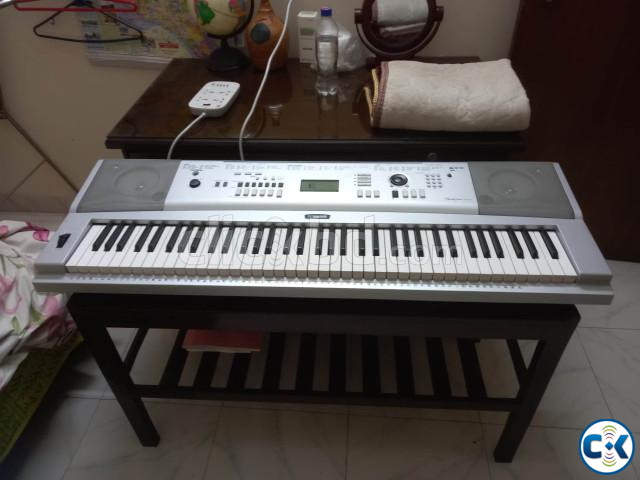 YAMAHA DGX 230 USED 7 MONTH ALMOST NEW large image 0