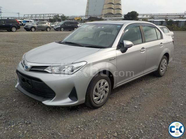 Toyota Corolla Axio Showroom Stock 2018 large image 0