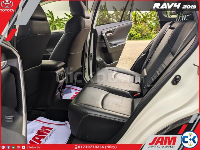 Toyota RAV4 G Package 2019 large image 4