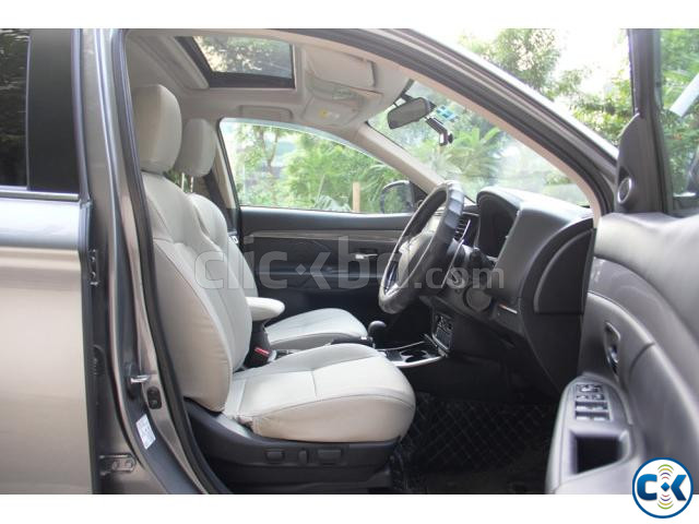 Mitsubishi Outlander New Shape 4WD Sunroof 2021 large image 1