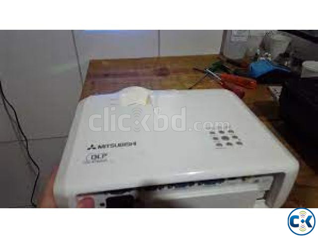 Mitsubishi ES200U Projector - SVGA Urgent Sell large image 2