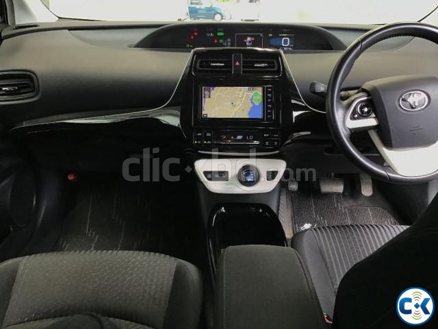 Toyota Prius S Safety Plus 2018 large image 2