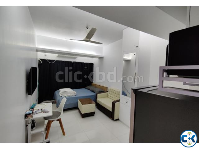 Rent a Cozy Fully Furnished 1 Room Apartment in Bashundhara large image 0