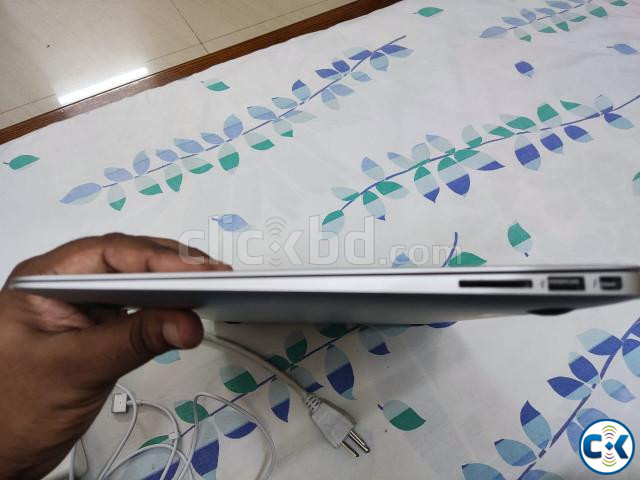 Apple MacBook Air 6 2 Core i5 large image 4