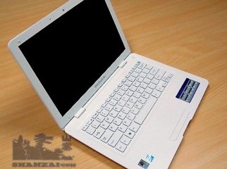 White Macbook Air