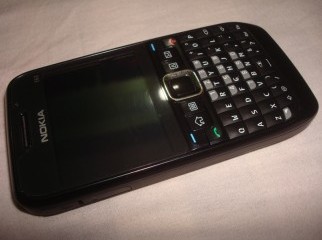 NOKIA E63 ONLY 4 MONTHS USED WITH ALL ACCESSORIES AT 8800