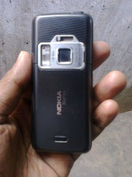 Nokia n82 fully Boxed with 4GB card...... URGENT SELL large image 1