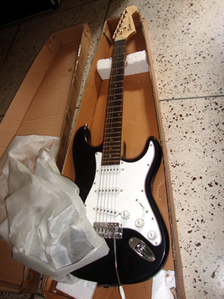 NEW YEAR OFFER Brand new chinese fender only 9 500 large image 0