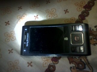 Sony Ericsson C905 FULLY BOXED brand new came from abrode