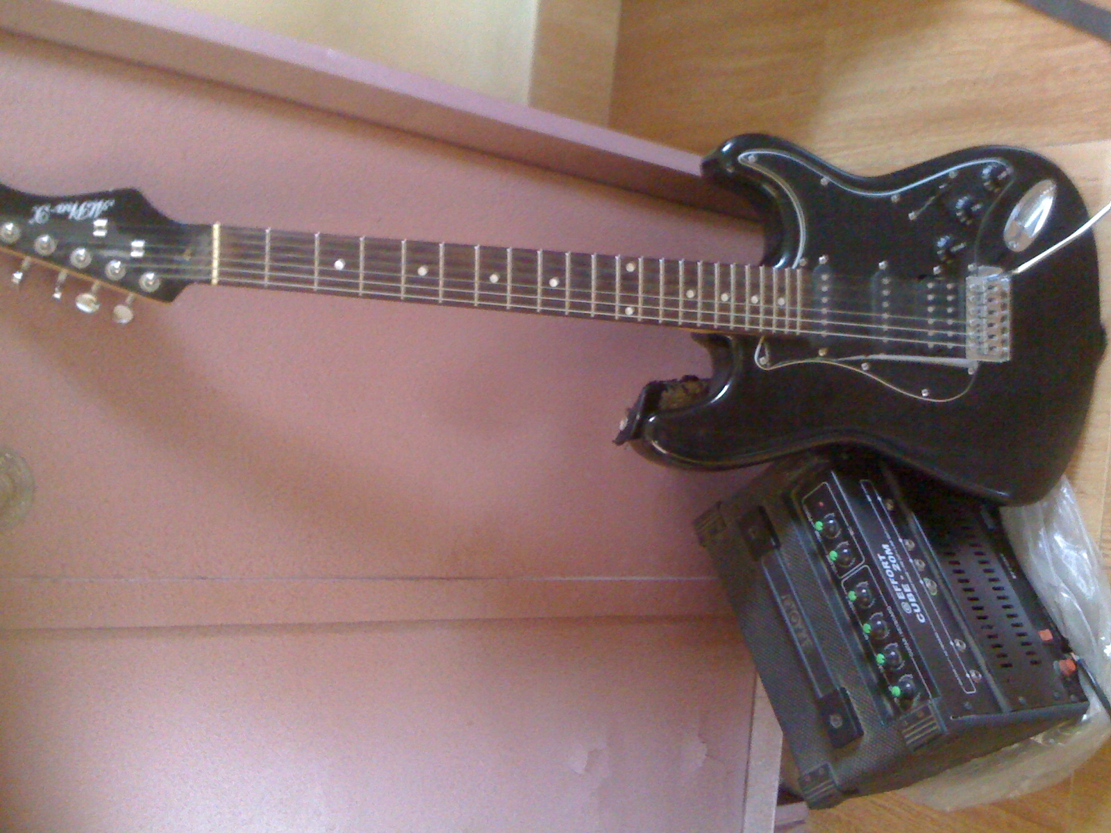 Electric Guitar black and amplifier large image 0