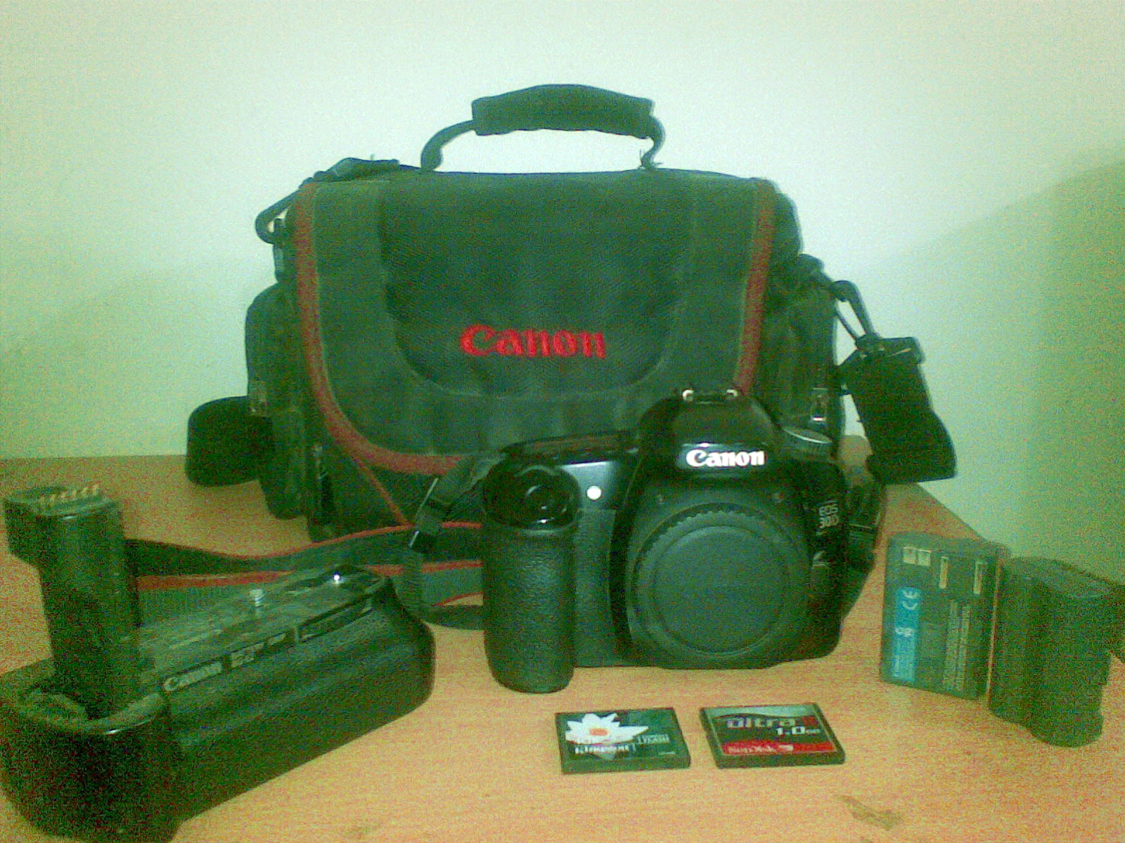 Canon EOS 30D 8.1MP DSLR Camera Only Body  large image 0