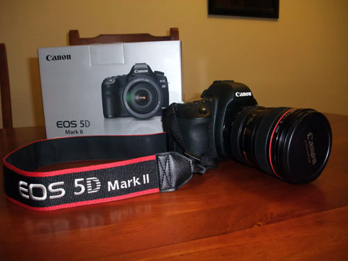 Canon EOS 5D Mark III 22.3MP Digital SLR Camera large image 0