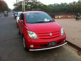 TOYOTA IST 1300CC RED