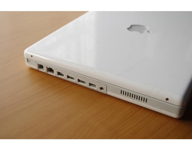 The iBook G3 500 Dual USB - Translucent White features a large image 0