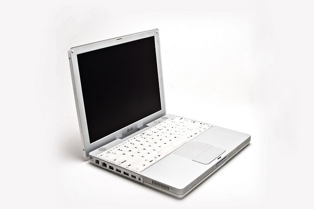 The iBook G3 500 Dual USB - Translucent White features a large image 2